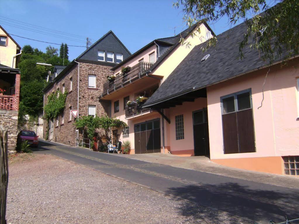 Hotel Weingut-Gaestehaus Karl Otto Nalbach Briedel Exterior foto